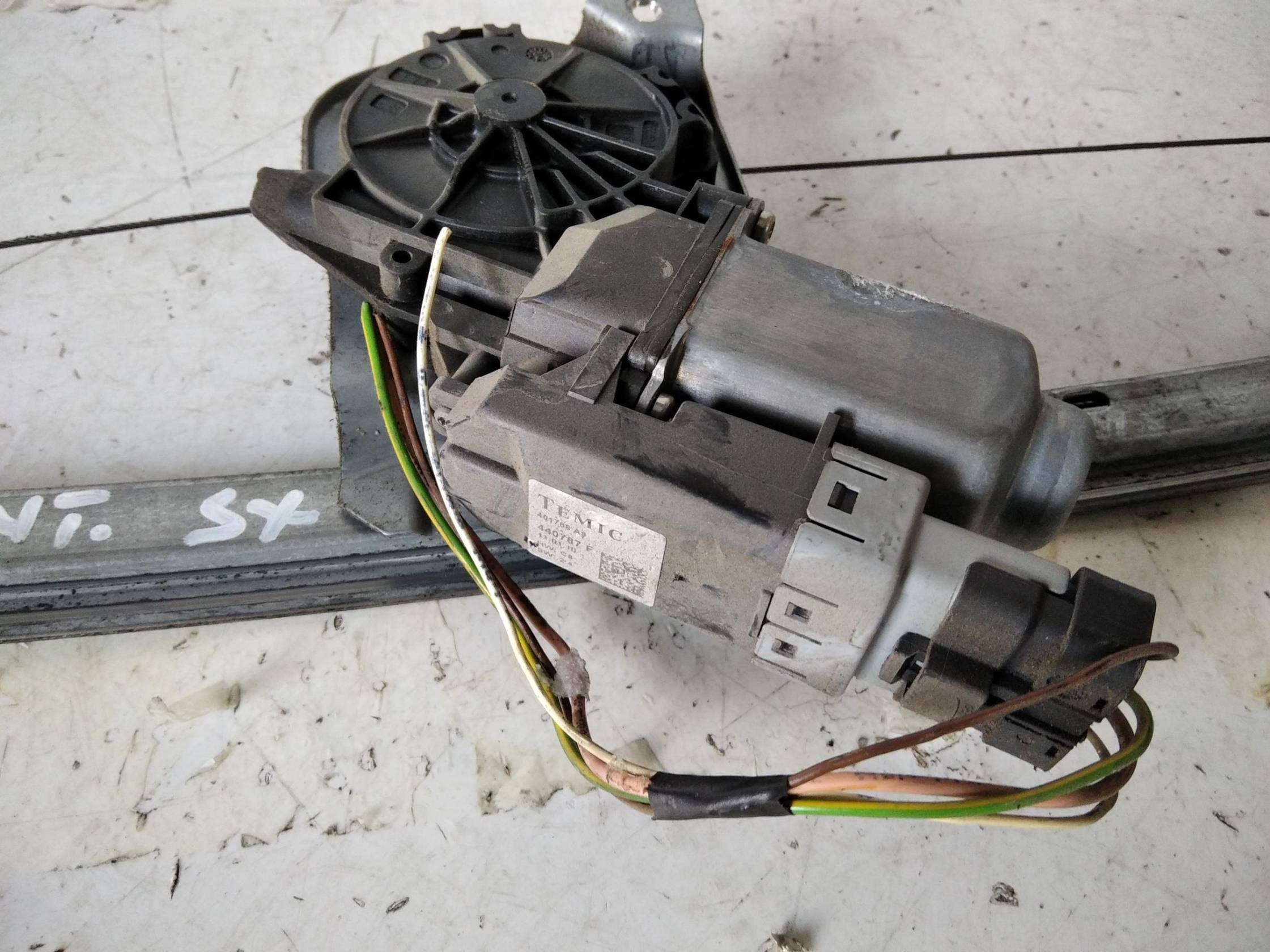 Alzacristallo elettr. porta ant. sx.